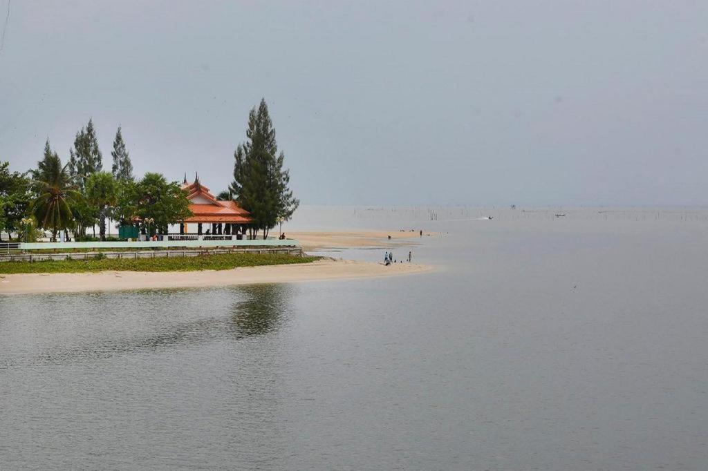 Oyo 441 Grand Thara Hotel Surat Thani Exterior foto