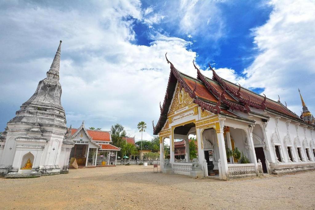 Oyo 441 Grand Thara Hotel Surat Thani Exterior foto