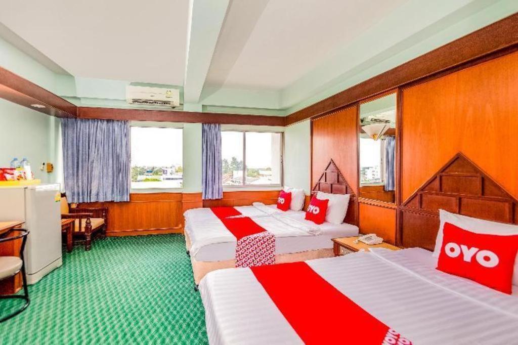 Oyo 441 Grand Thara Hotel Surat Thani Exterior foto