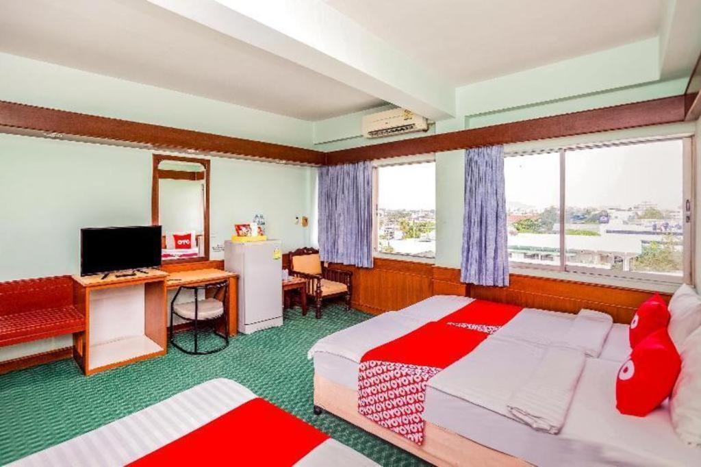 Oyo 441 Grand Thara Hotel Surat Thani Exterior foto