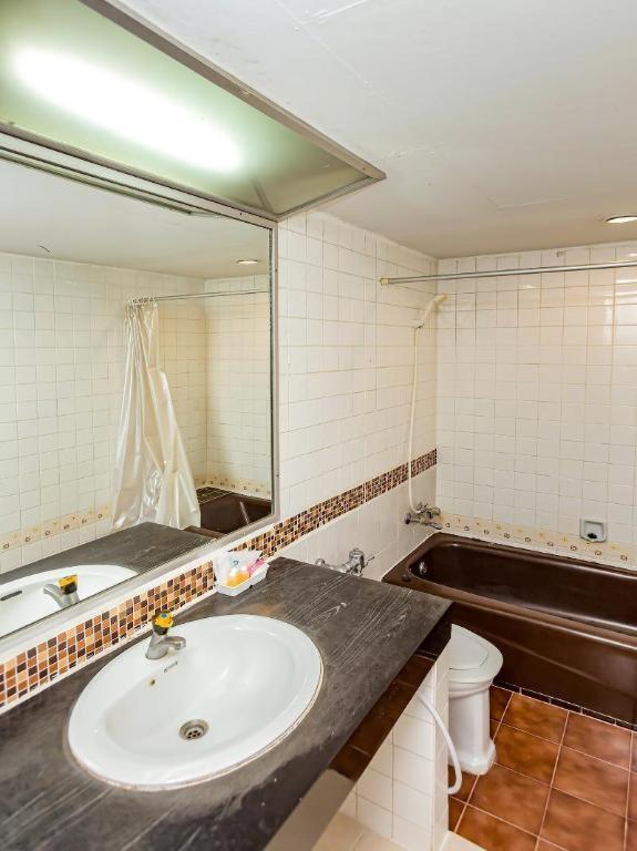 Oyo 441 Grand Thara Hotel Surat Thani Exterior foto