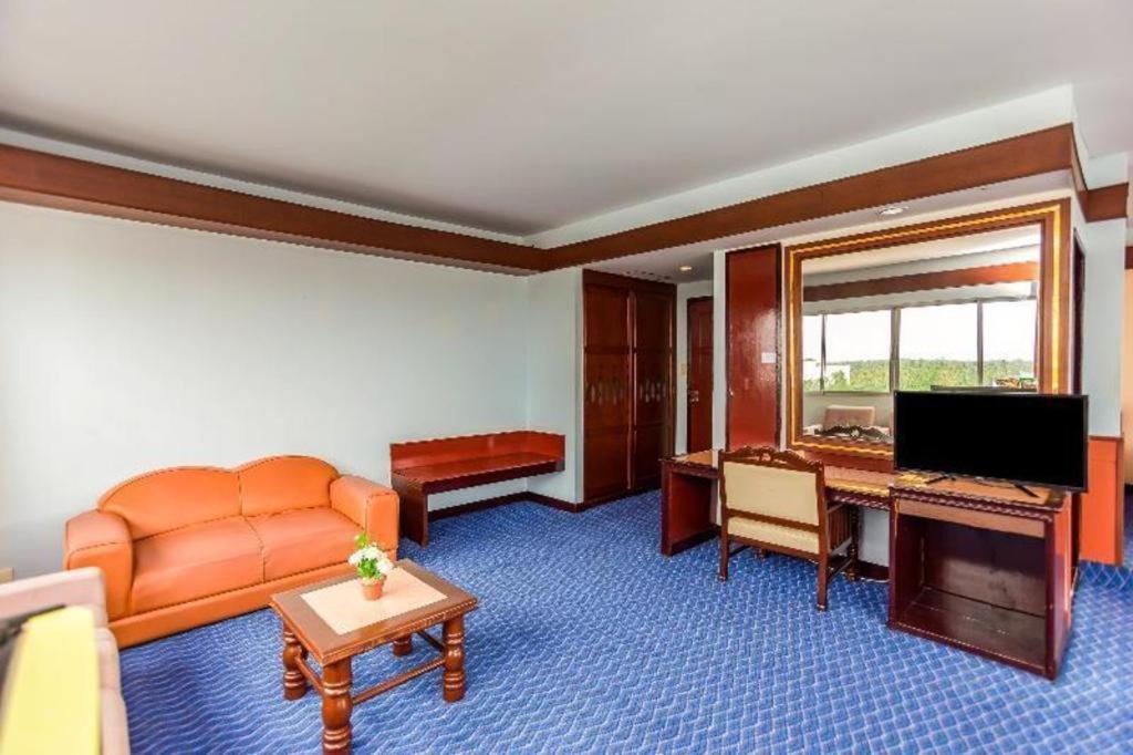 Oyo 441 Grand Thara Hotel Surat Thani Exterior foto