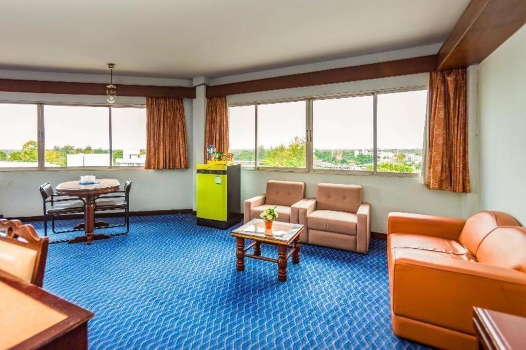 Oyo 441 Grand Thara Hotel Surat Thani Exterior foto