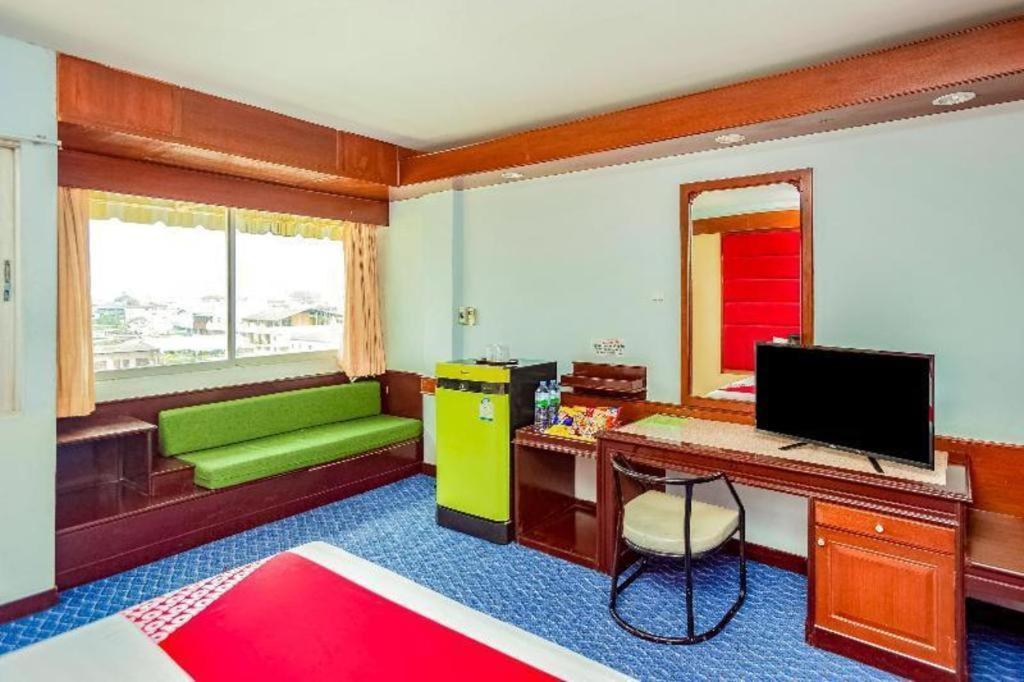 Oyo 441 Grand Thara Hotel Surat Thani Exterior foto