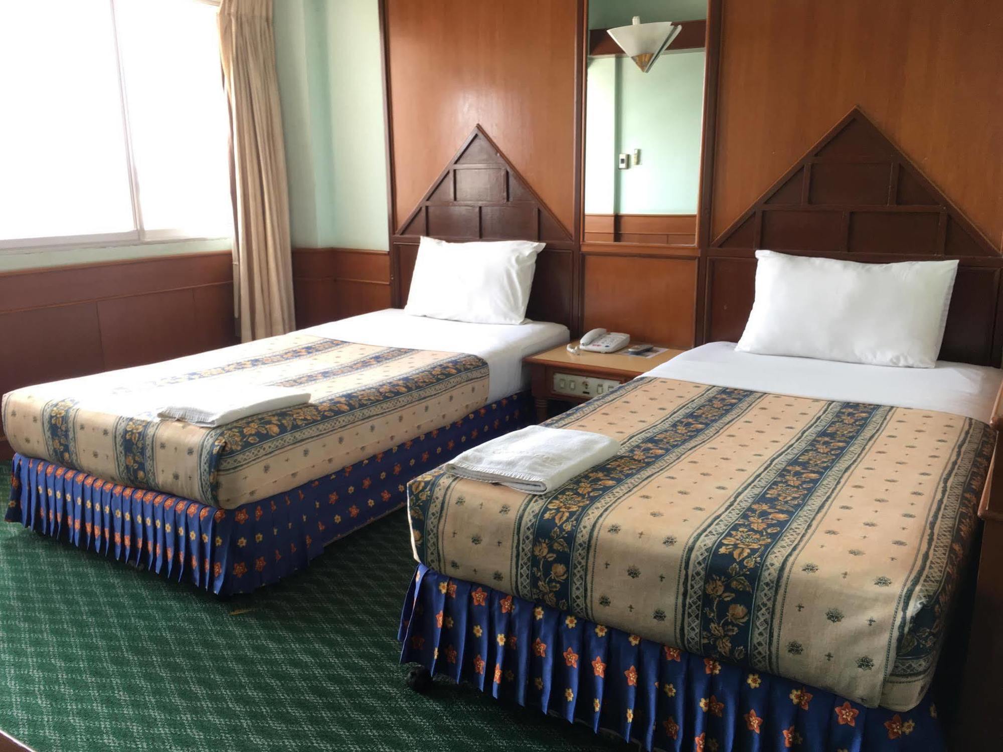 Oyo 441 Grand Thara Hotel Surat Thani Exterior foto